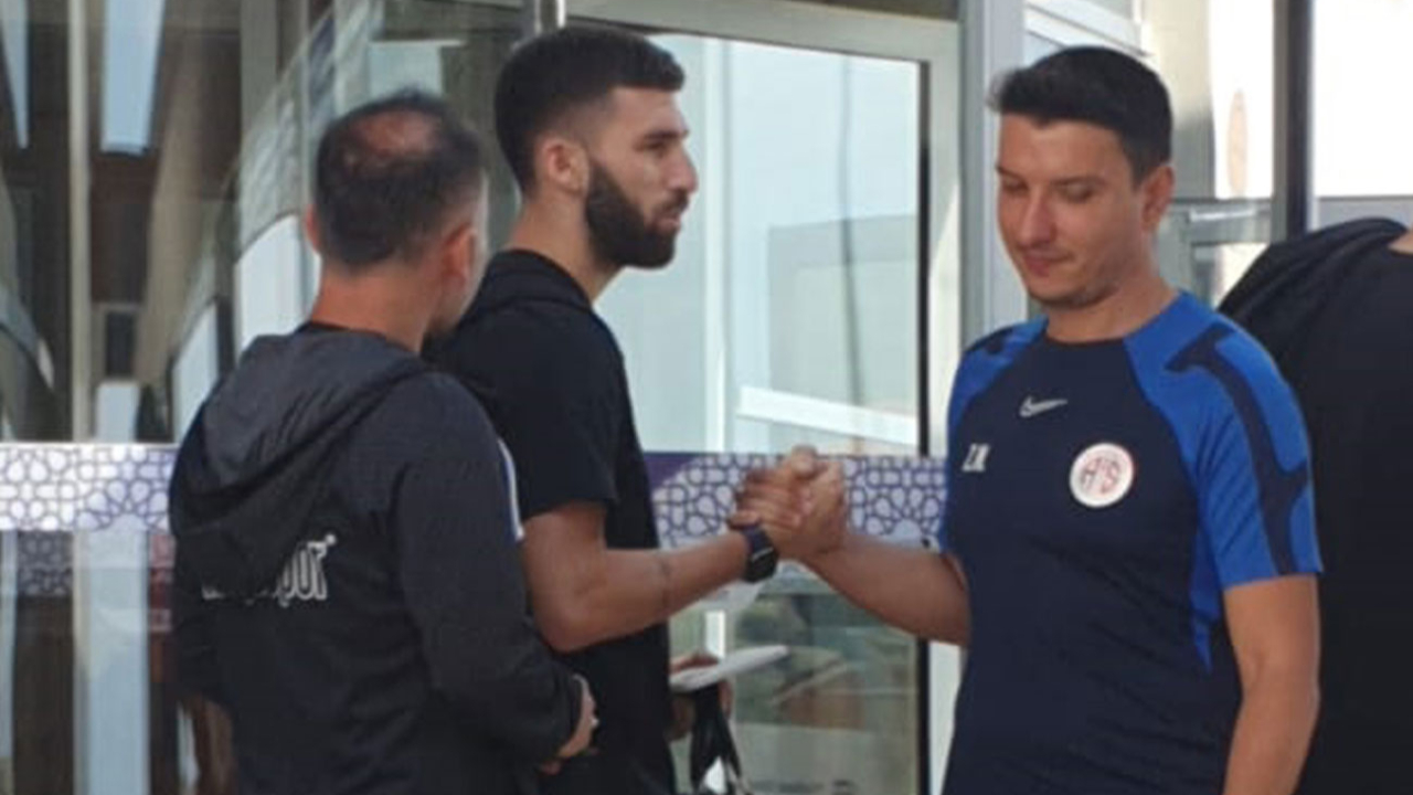 Antalyaspor, milli futbolcu Doğukan Sinik'e Hull City ile görüşmesi için izin verdi