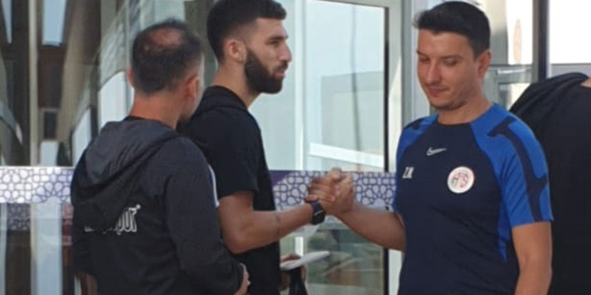 Antalyaspor, milli futbolcu Doğukan Sinik'e Hull City ile görüşmesi için izin verdi
