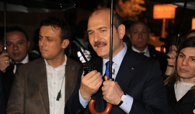 Bakan Soylu'dan uygulama yapan polislere ziyaret...