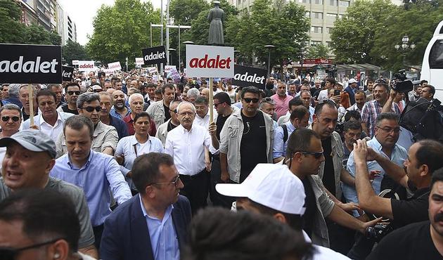 Kılıçdaroğlu yürüyüşe "Adalet, adalet, adalet" sözleri ile başladı...