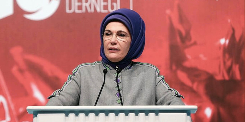 Emine Erdoğan'dan 15 Temmuz mesajı: Vatan uğruna verilen asil mücadeleyi asla unutmayacağız