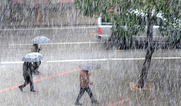 Meteoroloji İstanbul için de uyardı! Yağış geliyor...