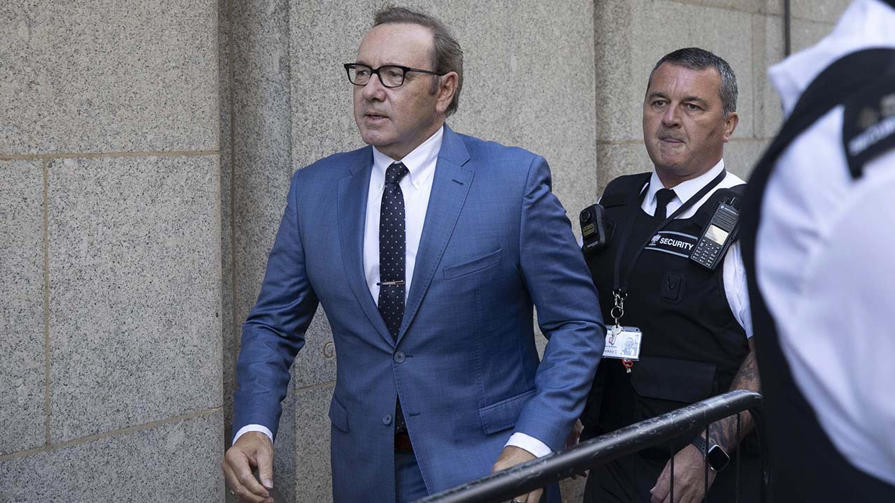 Cinsel tacizle suçlanan Oscar ödüllü aktör Kevin Spacey hakim karşısına çıktı
