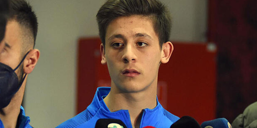 Genç futbolcu Arda Güler'den Başakşehir'e transfer olan Mesut Özil'e veda mesajı