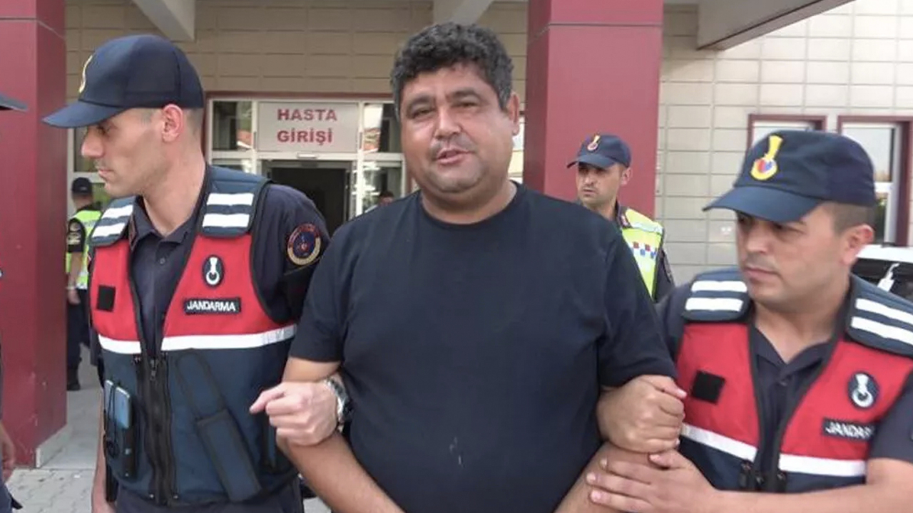 Eşini ve sevgilisini öldüren adam adliyeye böyle getirildi: Rahat tavırları dikkat çekti