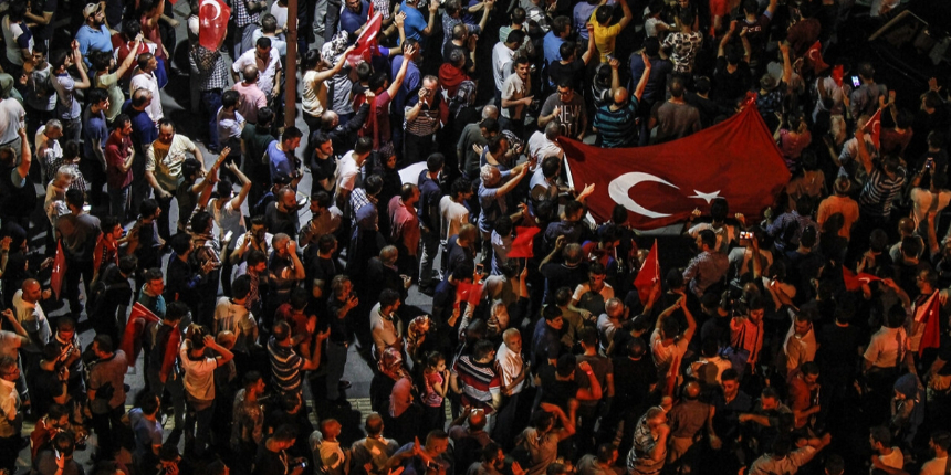 Türk halkı destan yazdı: İşte 15 Temmuz gecesi saat saat İstanbul'da yaşananlar...