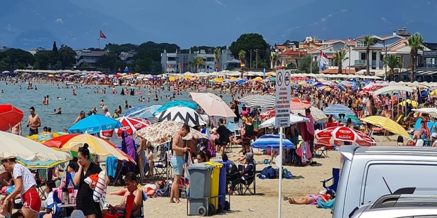 Burhaniye'ye turist akını! Nüfusu 65 bin olan ilçede nüfus 400 bini geçti
