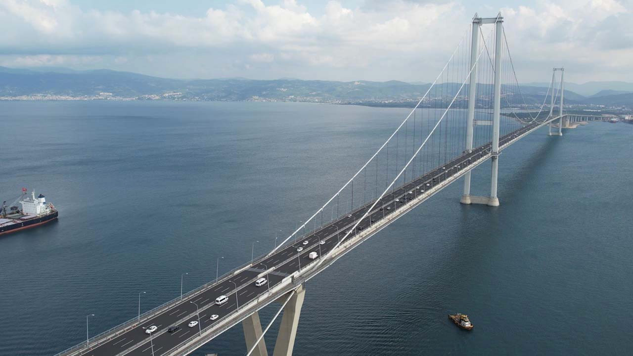 Bakan Karaismailoğlu'dan Osmangazi Köprüsü ve İzmir-İstanbul Otoyolu açıklaması