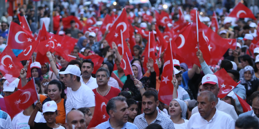 Milyonlar tek yürek oldu! Tüm yurtta 15 Temmuz Demokrasi ve Bayrak Yürüyüşü düzenlendi