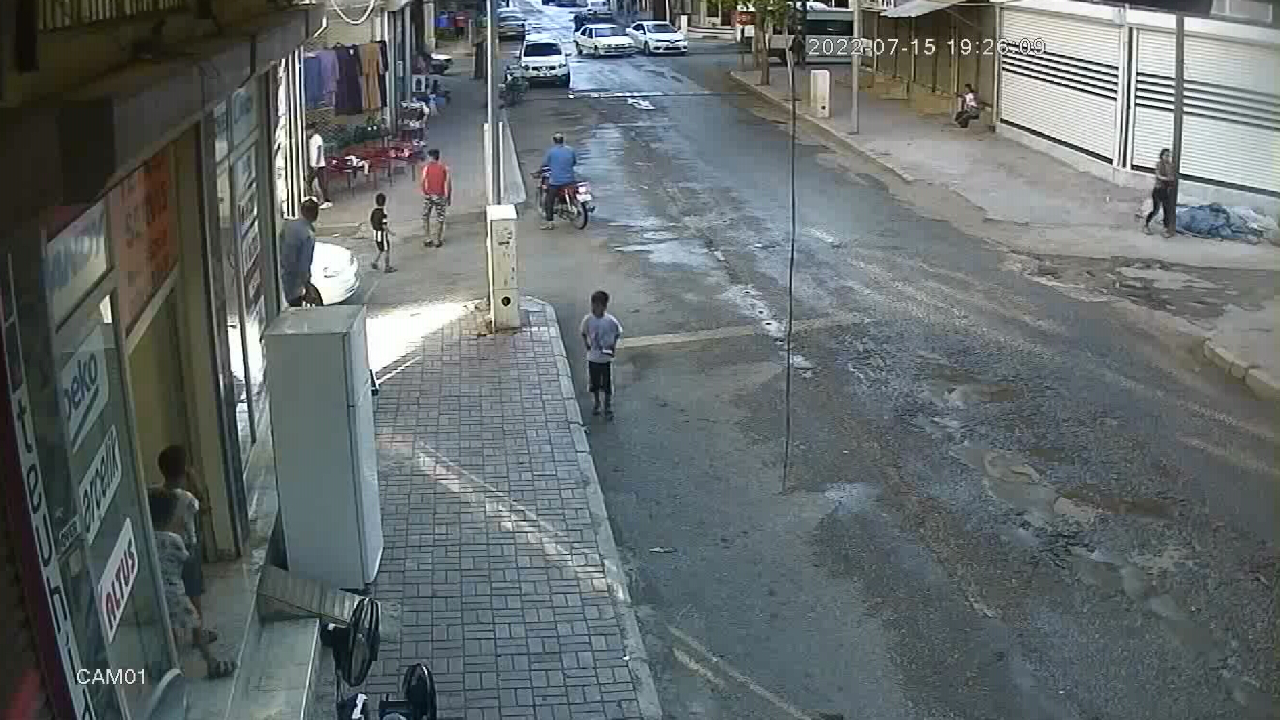 Otomobille seyir halindeyken silahlı saldırıya uğradı