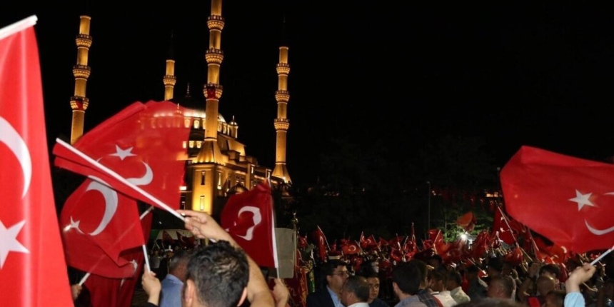 Vatandaşlar 15 Temmuz gecesini anlattı: Cumhurbaşkanımızın çağrısıyla meydanlara indik