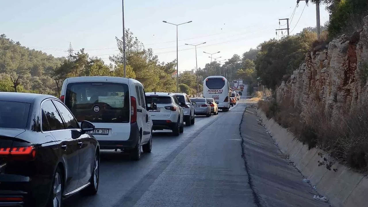 Tatil bitti, dönüş çilesi başladı: Bodrum'a giriş yapan araç sayısı 250 bini buldu