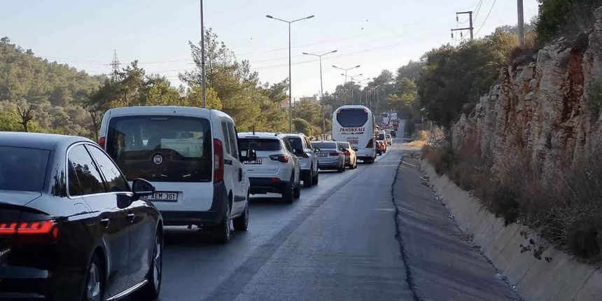 Tatil bitti, dönüş çilesi başladı: Bodrum'a giriş yapan araç sayısı 250 bini buldu