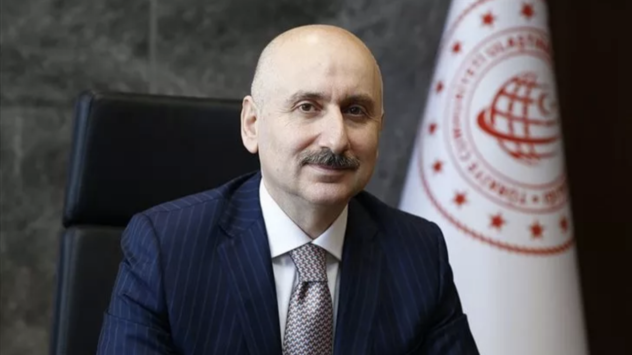 Bakan Karaismailoğlu, törende açıkladı! O mesafe 2 saate inecek