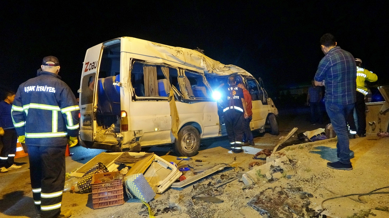 Tarım işçilerini taşıyan minibüs devrildi: Ölü ve yaralılar var...