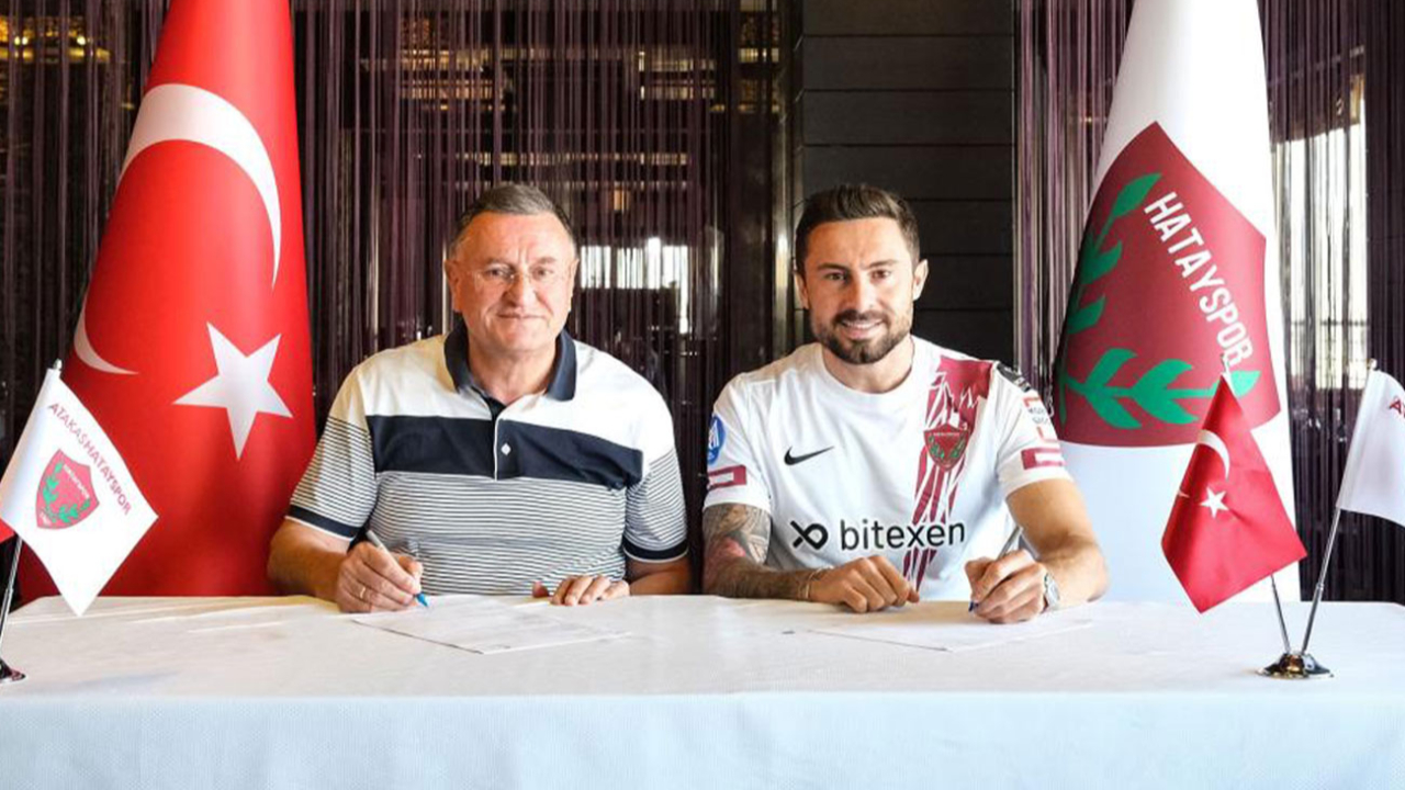 Geçen sezon Adana Demirspor'da forma giyen Kaan Kanak, Hatayspor'la 2 yıllık sözleşme imzaladı