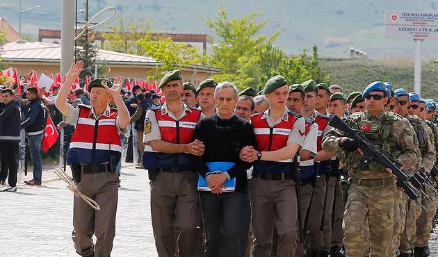 Genelkurmay çatı davasında ilk karar! 23 sanık için tutuklama kararı verildi...