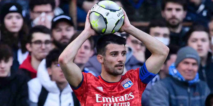 Galatasaray, 27 yaşındaki sağ bek Leo Dubois ile anlaştı!