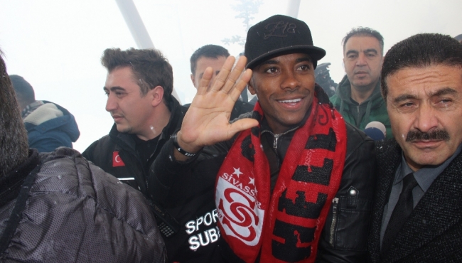 Sivaslılardan Robinho’ya coşkulu karşılama!