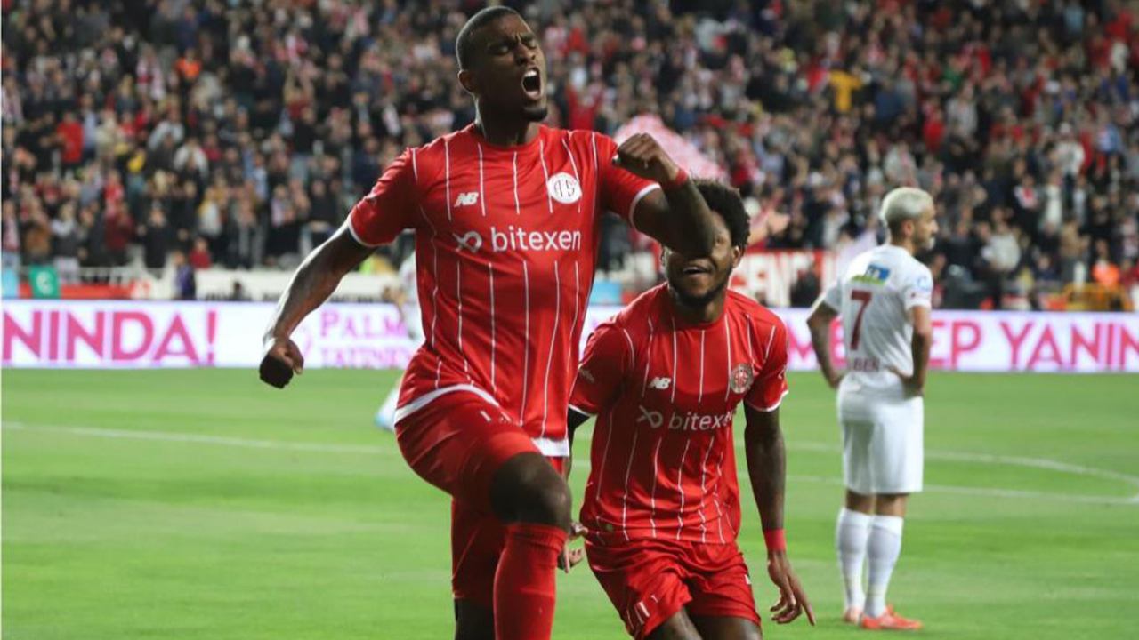 Antalyaspor'da Amerikalı forvet Haji Wright, 3+1 yıllık sözleşmeye imza atacak
