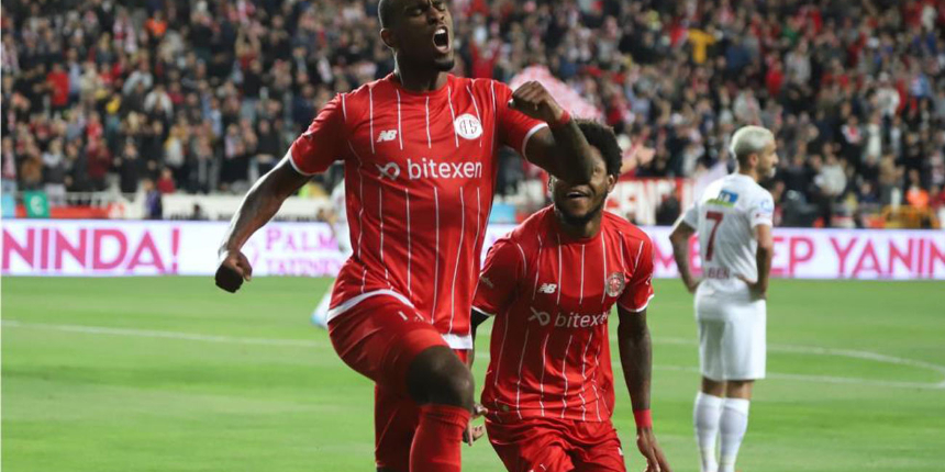 Antalyaspor'da Amerikalı forvet Haji Wright, 3+1 yıllık sözleşmeye imza atacak