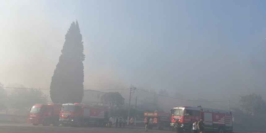 İzmir’de çıkan yangın kontrol altına alındı! Fabrika bölgesinde söndürme çalışmaları devam ediyor