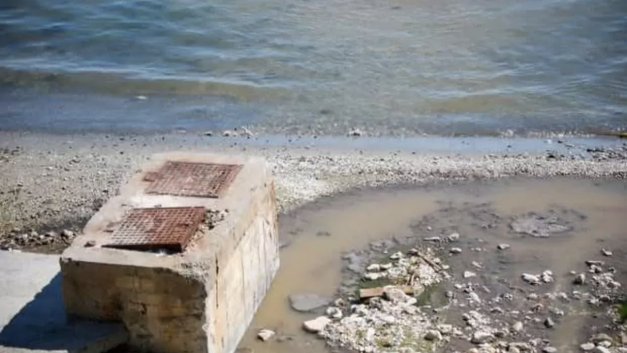Kanalizasyon suyu denize karıştı! Vatandaşlar Ekrem İmamoğlu'na isyan etti