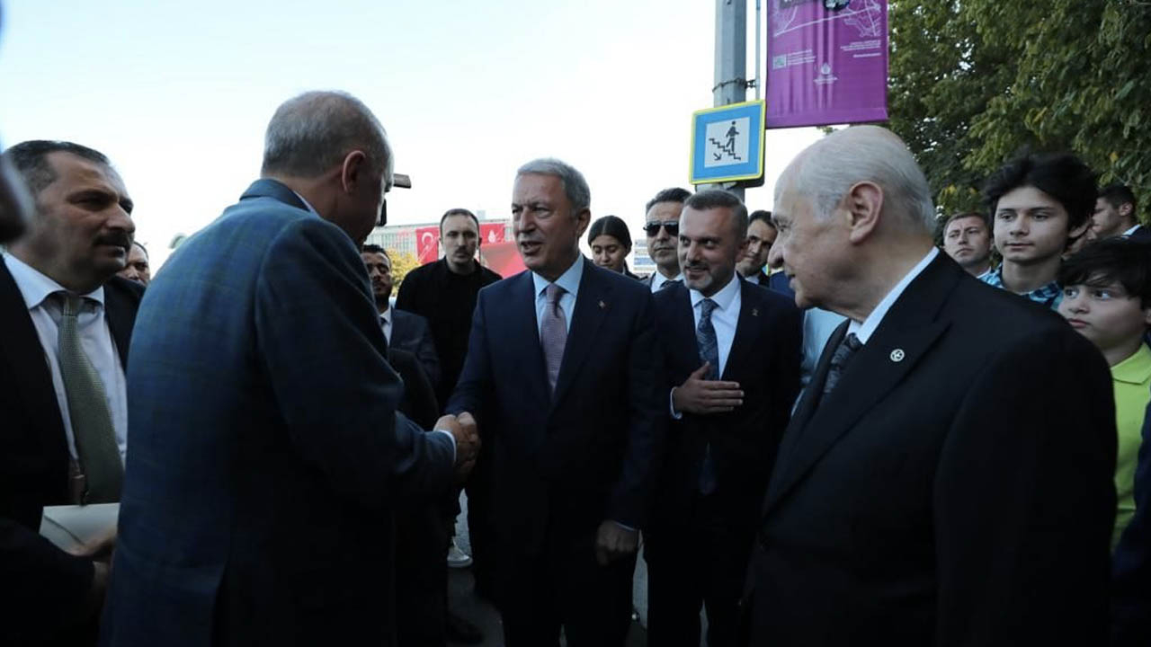 Bakan Akar'ın 15 Temmuz törenine katılmadığı yalanı böyle çürüdü: "Utandınız mı, Utanmazsınız!"