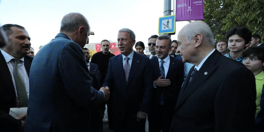 Bakan Akar'ın 15 Temmuz törenine katılmadığı yalanı böyle çürüdü: "Utandınız mı, Utanmazsınız!"