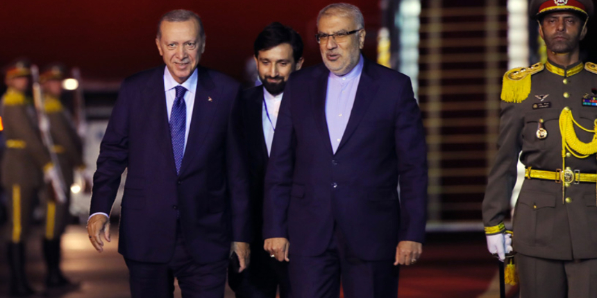 Cumhurbaşkanı Erdoğan İran'da! 7. Üçlü Zirveye katılacak