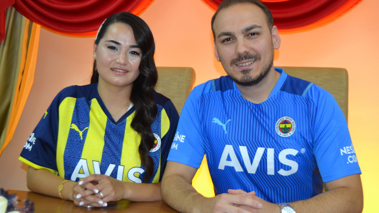 Fenerbahçeliler Günü'nde sarı-lacivertli formalarıyla nikah masasına oturdular