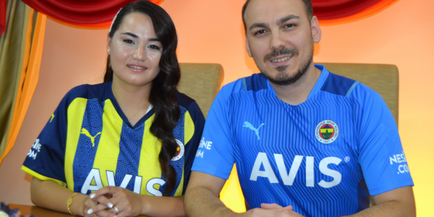 Fenerbahçeliler Günü'nde sarı-lacivertli formalarıyla nikah masasına oturdular