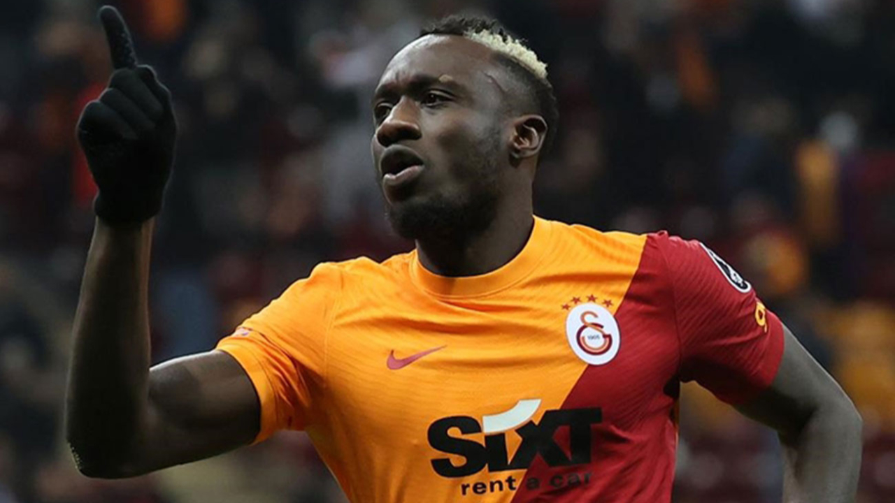 Golcü futbolcu Mbaye Diagne, sosyal medya hesabından sarı-kırmızılı takıma veda etti