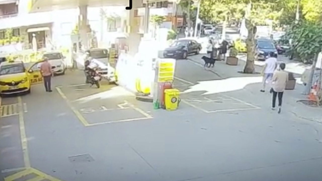 Dehşet anları kamerada! Aracında rahatsızlanan sürücü akaryakıt istasyonuna daldı