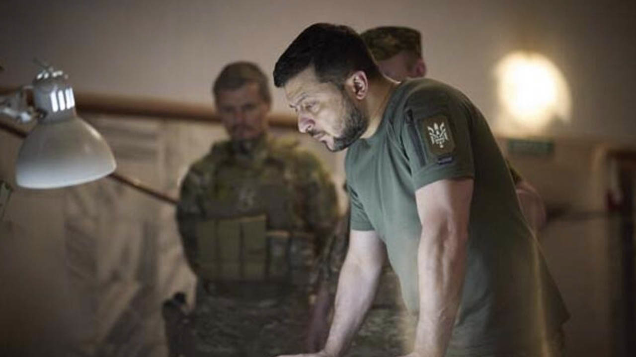 Ukrayna Devlet Başkanı Zelenskiy gece yarısı duyurdu: Çok sayıda yetkili görevden alındı