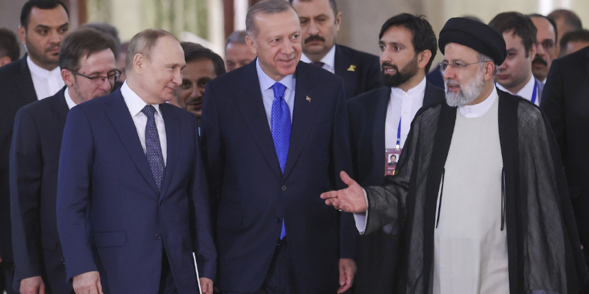 Üçlü Zirve'nin ardından Cumhurbaşkanı Erdoğan, İran'dan ayrıldı