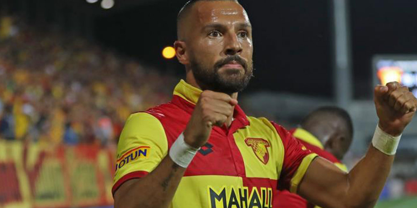 İzmir takımı Göztepe, 35 yaşındaki eski futbolcusu Yasin Öztekin'i kadrosuna kattı