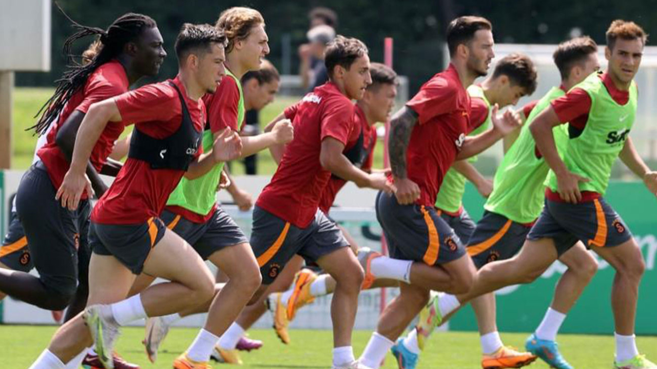 Yeni sezon hazırlıkları için Avusturya'da kamp yapan Galatasaray dar alanda pas çalıştı