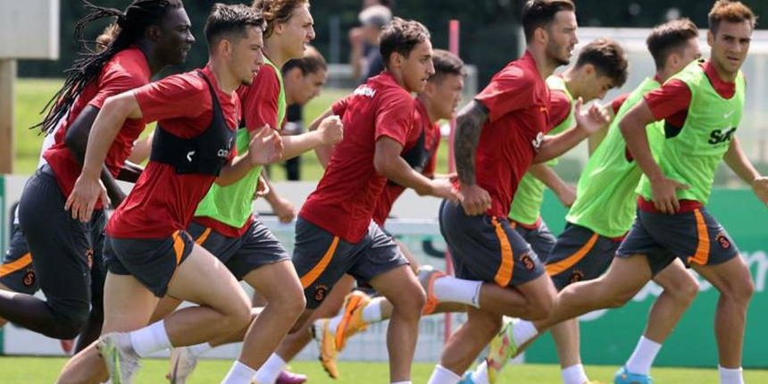 Yeni sezon hazırlıkları için Avusturya'da kamp yapan Galatasaray dar alanda pas çalıştı