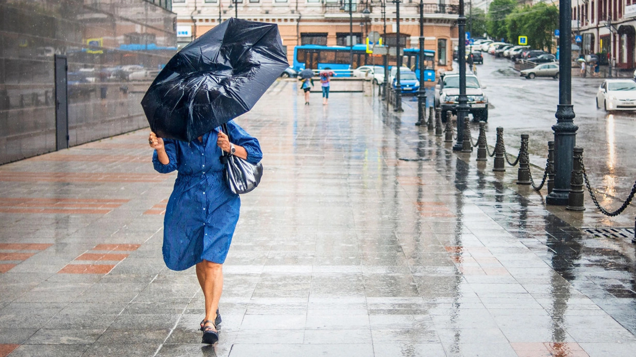 Sağanak yağış uyarısı: Meteoroloji İstanbul için saat verdi!