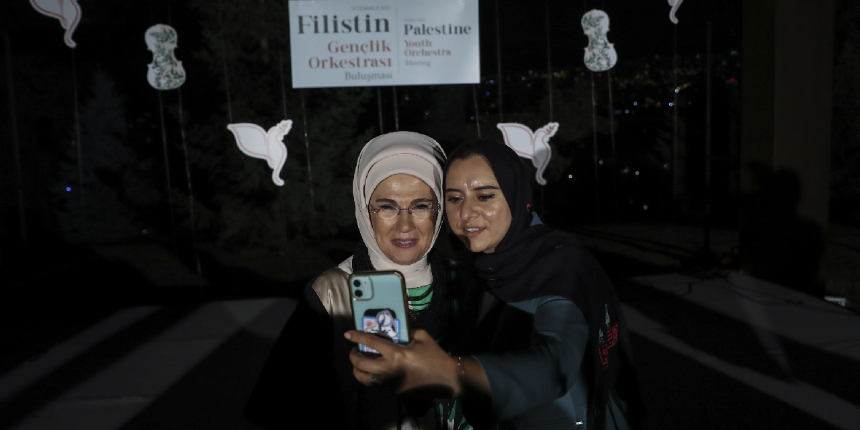 Emine Erdoğan: Nerede insan, kadın ve çocuk hakları ihlal ediliyorsa kalbimiz orada atmalıdır
