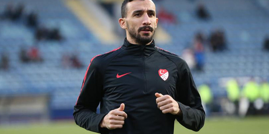 Mehmet Topal, futbol kariyerini noktaladığını sosyal medya hesabından duyurdu