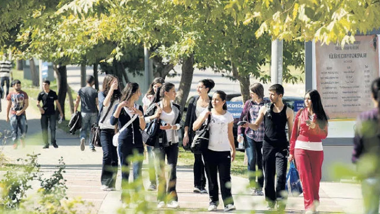 ÖSYM'nin kontenjan kılavuzunda dikkat çeken detay... Bazı bölümlerde baraj devam ediyor