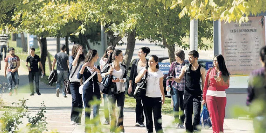 ÖSYM'nin kontenjan kılavuzunda dikkat çeken detay... Bazı bölümlerde baraj devam ediyor