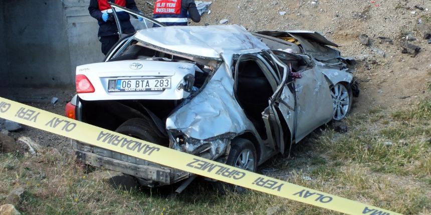 Yozgat'ta kontrolden çıkan otomobil menfeze düştü: 1 ölü, 2 yaralı!