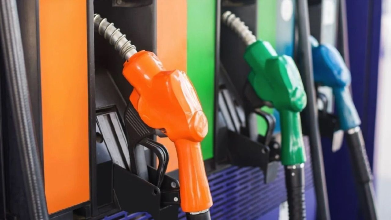 Araç sahiplerine bir sevindiren haber daha: Benzine indirim geliyor!