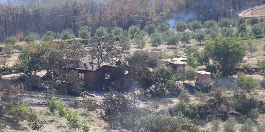 Manisa'daki orman yangınıyla ilgili 2 kişi tutuklandı