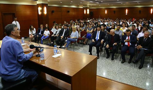 Aziz Sancar evrimcileri şoke etti! "Ben Allah'a inanıyorum evrime isteyen inanır"