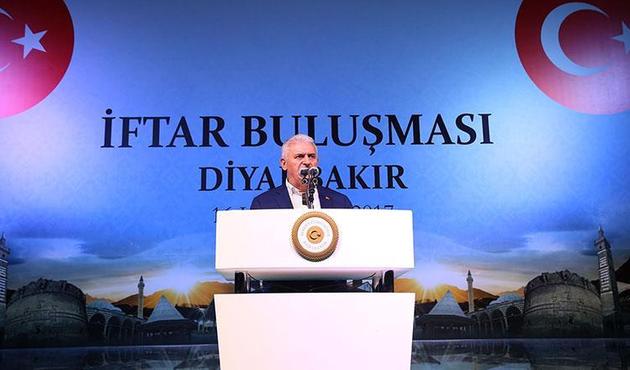 Başbakan'dan Diyarbakır'da önemli mesajlar!