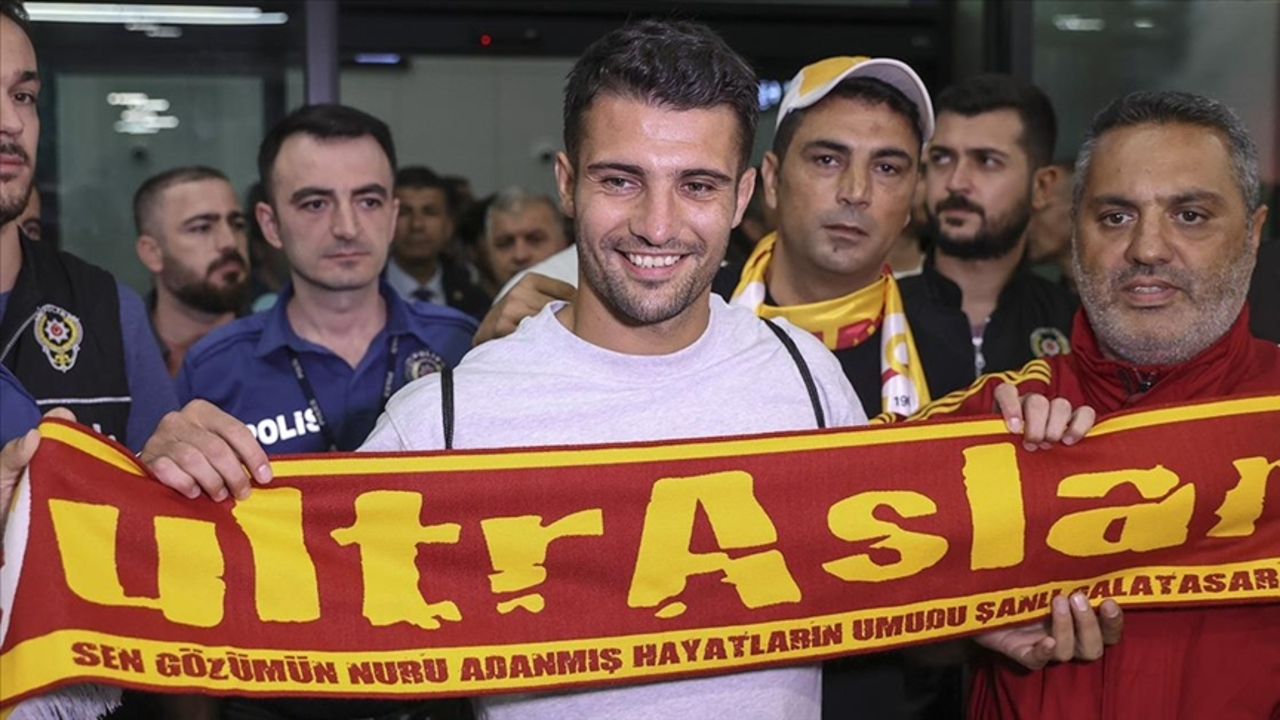 Galatasaray'ın anlaşmaya vardığı Fransız futbolcu Leo Dubois, İstanbul'a geldi